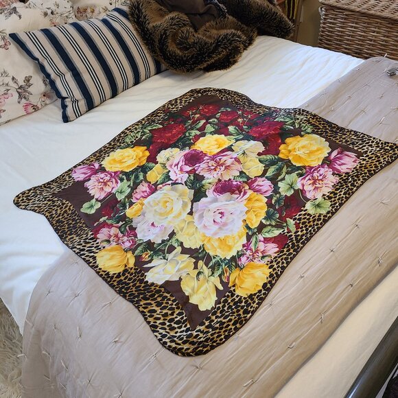 Dolce & Gabbana 100% silk scarf - Picture 1 of 9